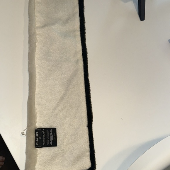 NWOT Chanel Shearling Scarf - Picture 8 of 9